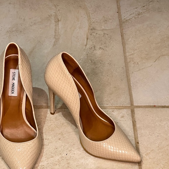 Tan pumps - Picture 4 of 4